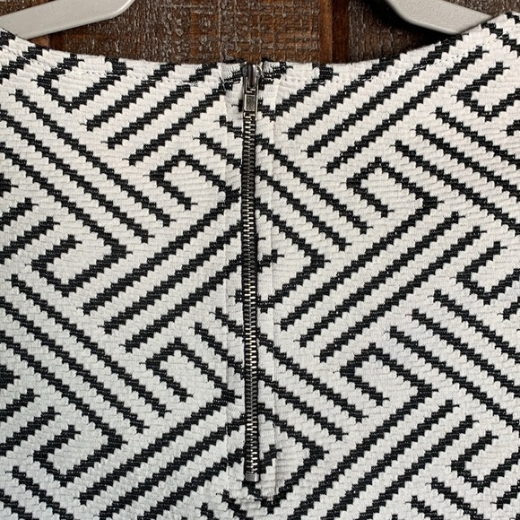 W5 women’s black white top fringe USA size small loose boxy boho geometric - Picture 6 of 10